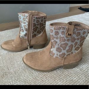 Worn once MK girls boots